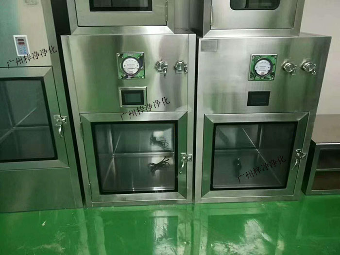 層流傳遞窗適用于需要隔離不同潔凈度級(jí)別的房間，如潔凈室與普通房間之間的連接、不同潔凈度級(jí)別潔凈室之間的連接等。