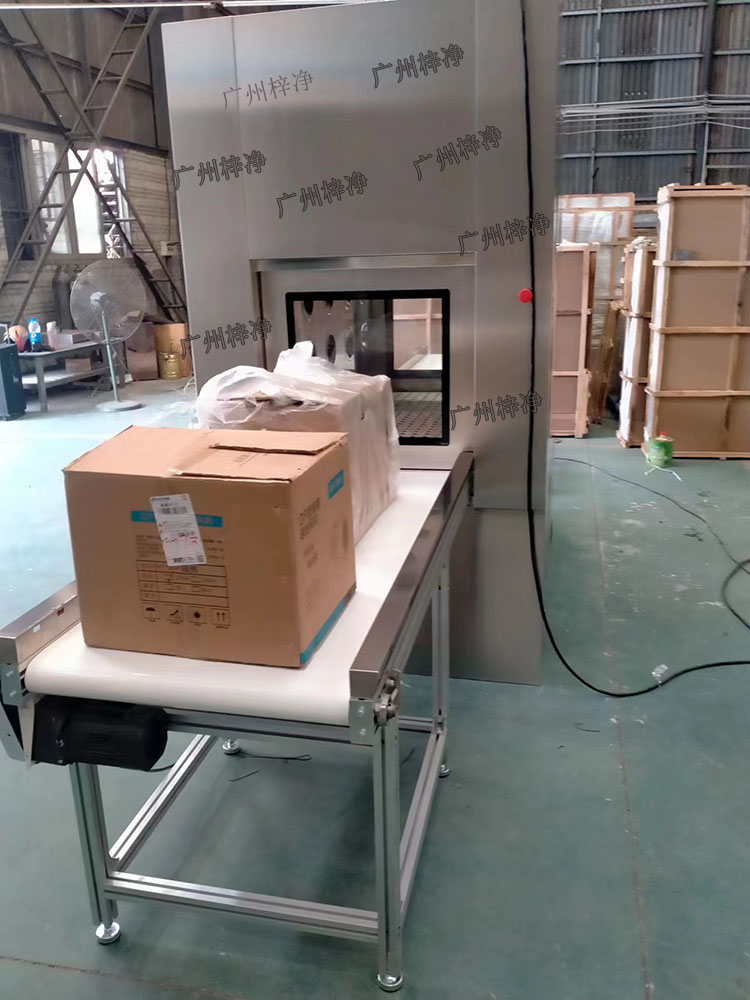 輸送線風(fēng)淋傳遞窗與輸送線貨淋室是潔凈室中用于物品傳遞和空氣凈化的關(guān)鍵設(shè)備。